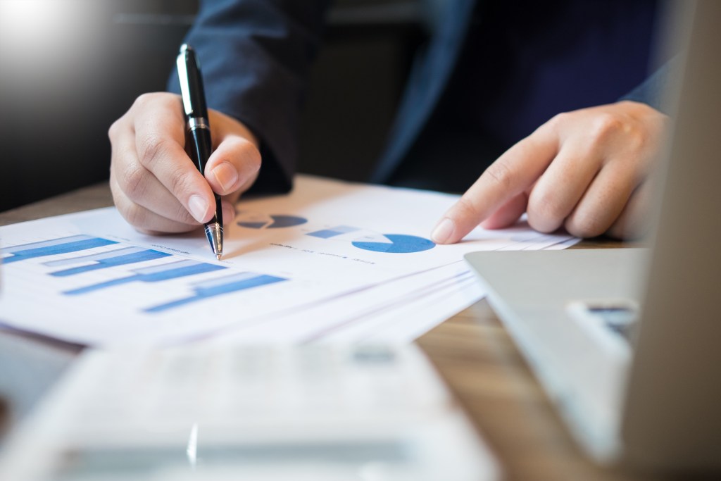 Health Economic Modeling Health economics consultant reviewing data